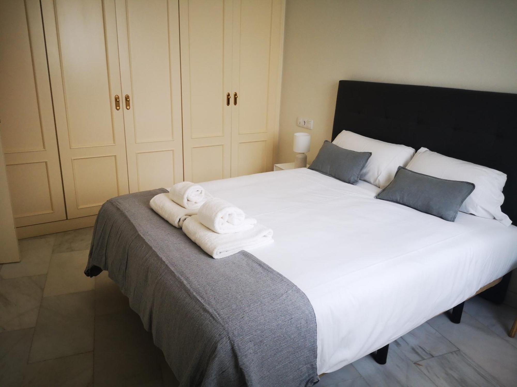Charming Bright Apartment With Balconies On Cuesta Del Rosario Севилья Экстерьер фото