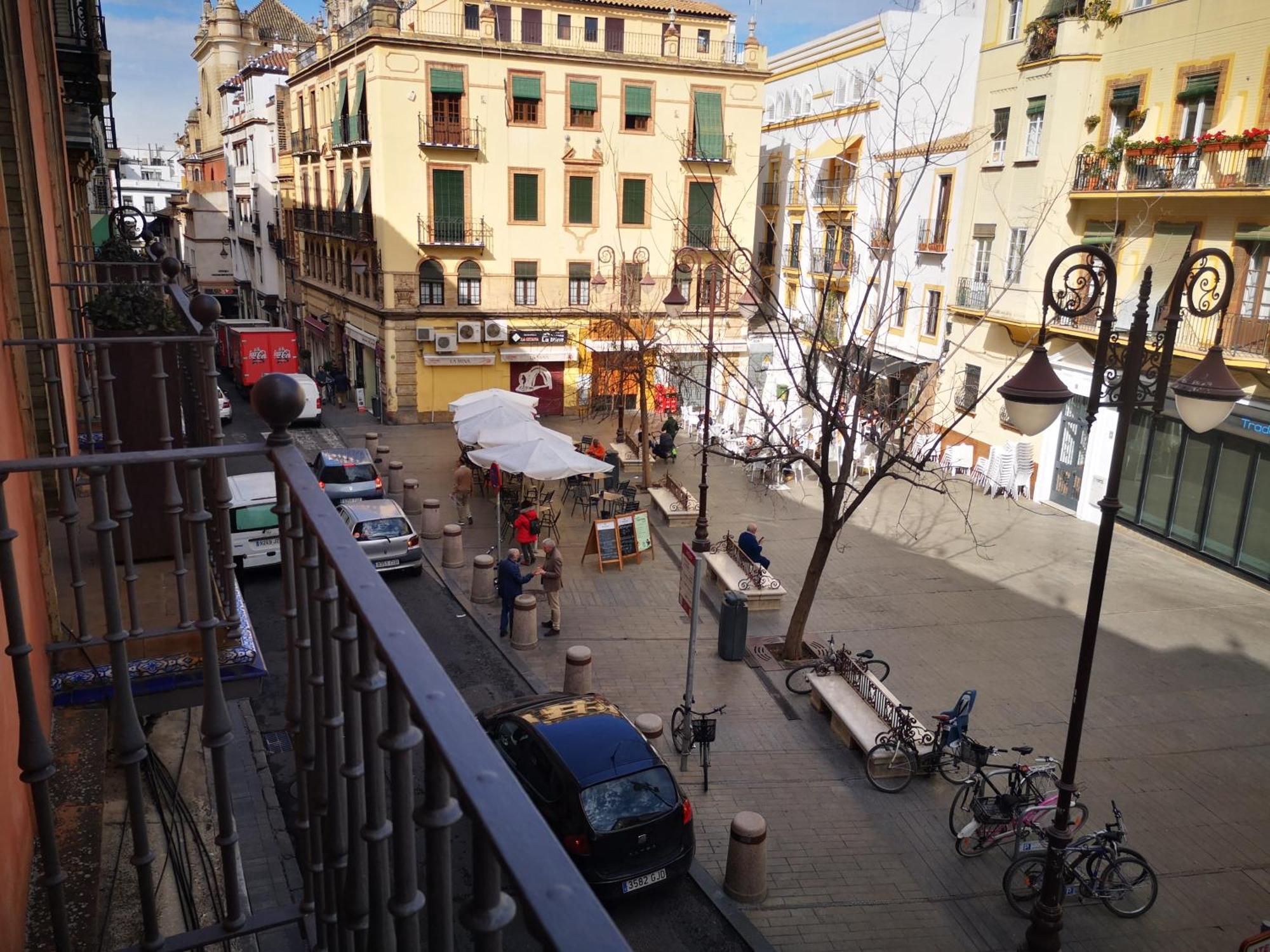 Charming Bright Apartment With Balconies On Cuesta Del Rosario Севилья Экстерьер фото