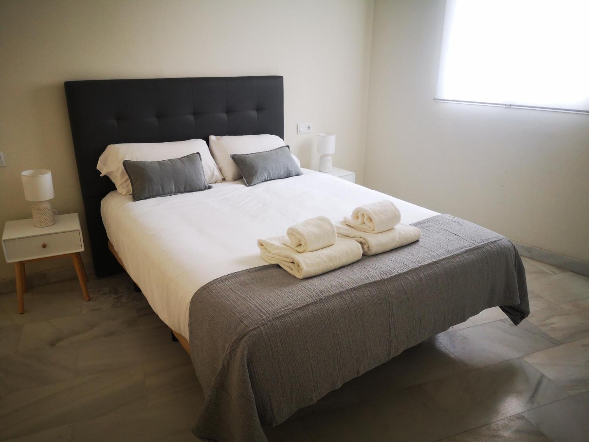 Charming Bright Apartment With Balconies On Cuesta Del Rosario Севилья Экстерьер фото