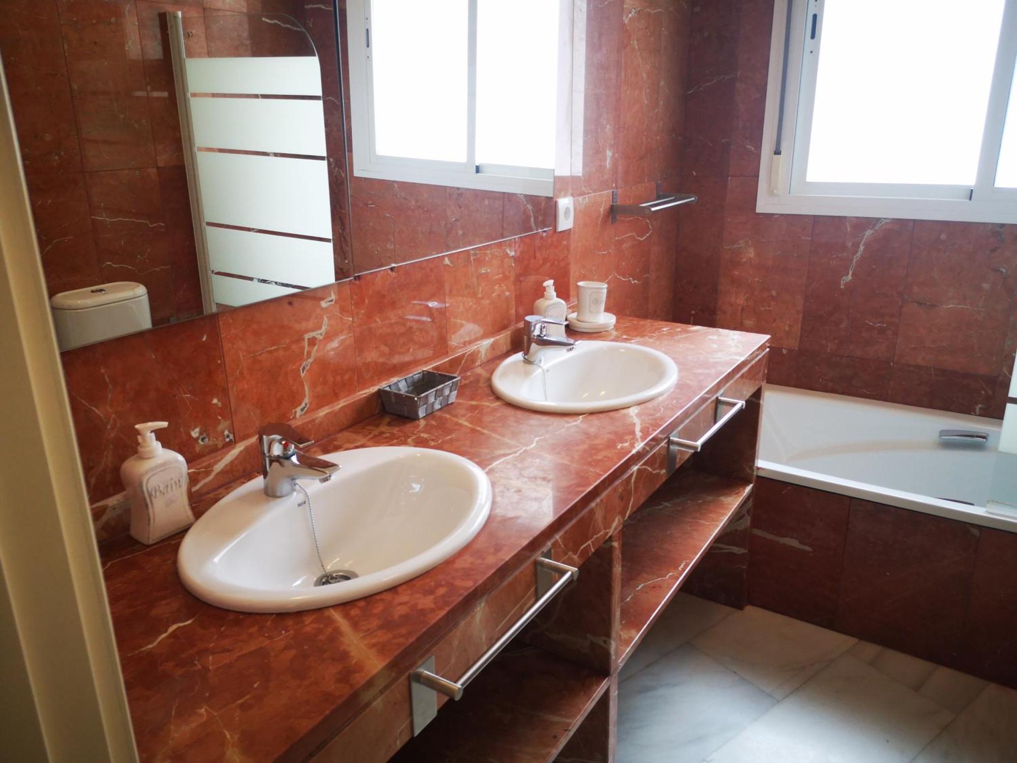 Charming Bright Apartment With Balconies On Cuesta Del Rosario Севилья Экстерьер фото